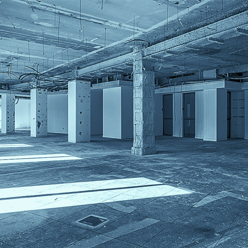 sanierungsbedürftige Gewerbehalle