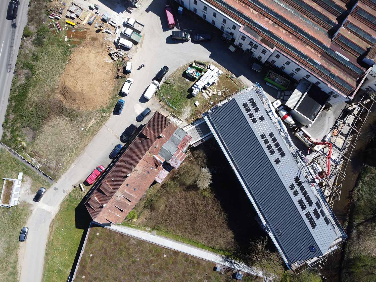 Dach mit PV-Anlage, der Alten Spinnerei in Wannweil