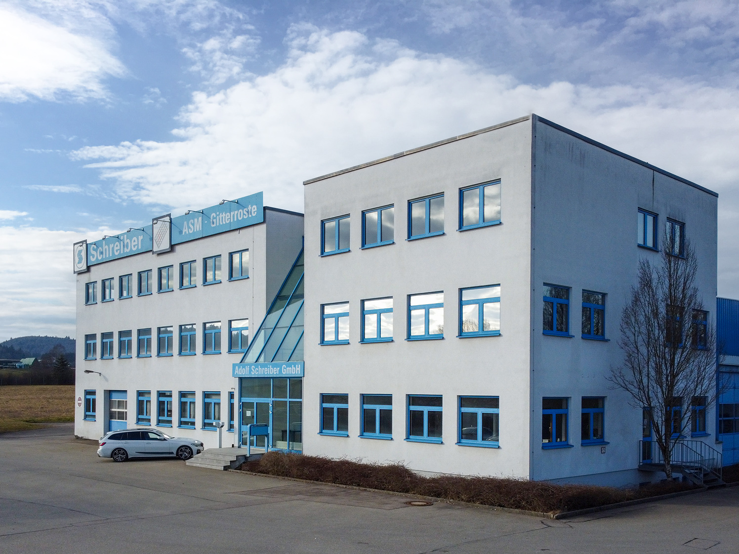 Fassade Büro- und Produktionsgebäude in Münsingen