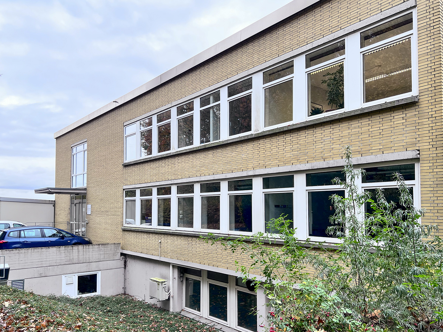 Fassadenansicht eines ehemaligen Laborgebäudes Klinkerfassade eines Büro und Laborgebäudes