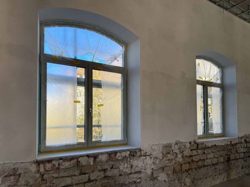 Neue Fenster im Verwaltungsgebäude