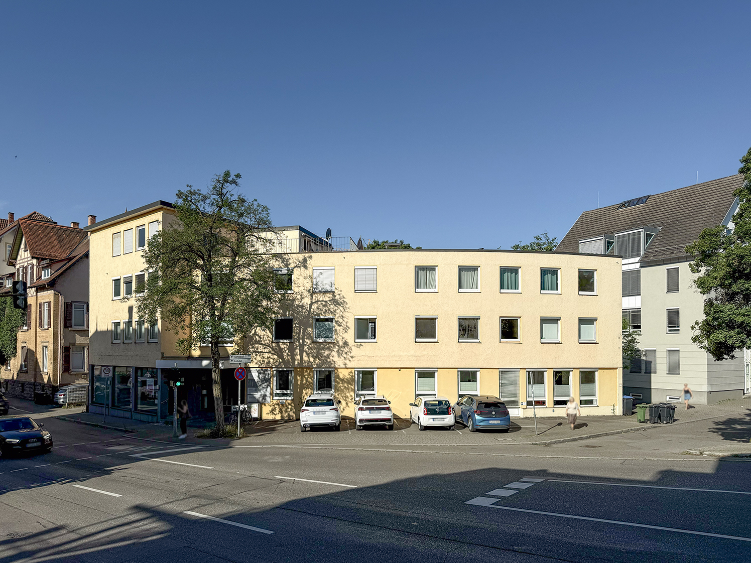 Wohn- und Bürogebäude * 13 Einheiten * teilw. vermietet