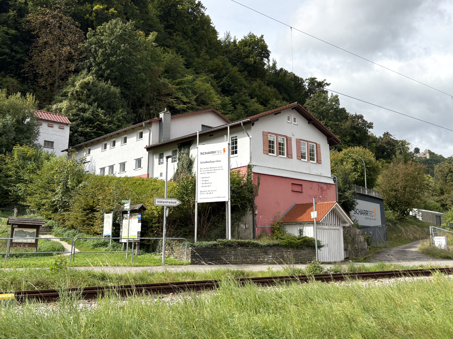 Halle mit Büro * Sichtbarkeit * Freifläche