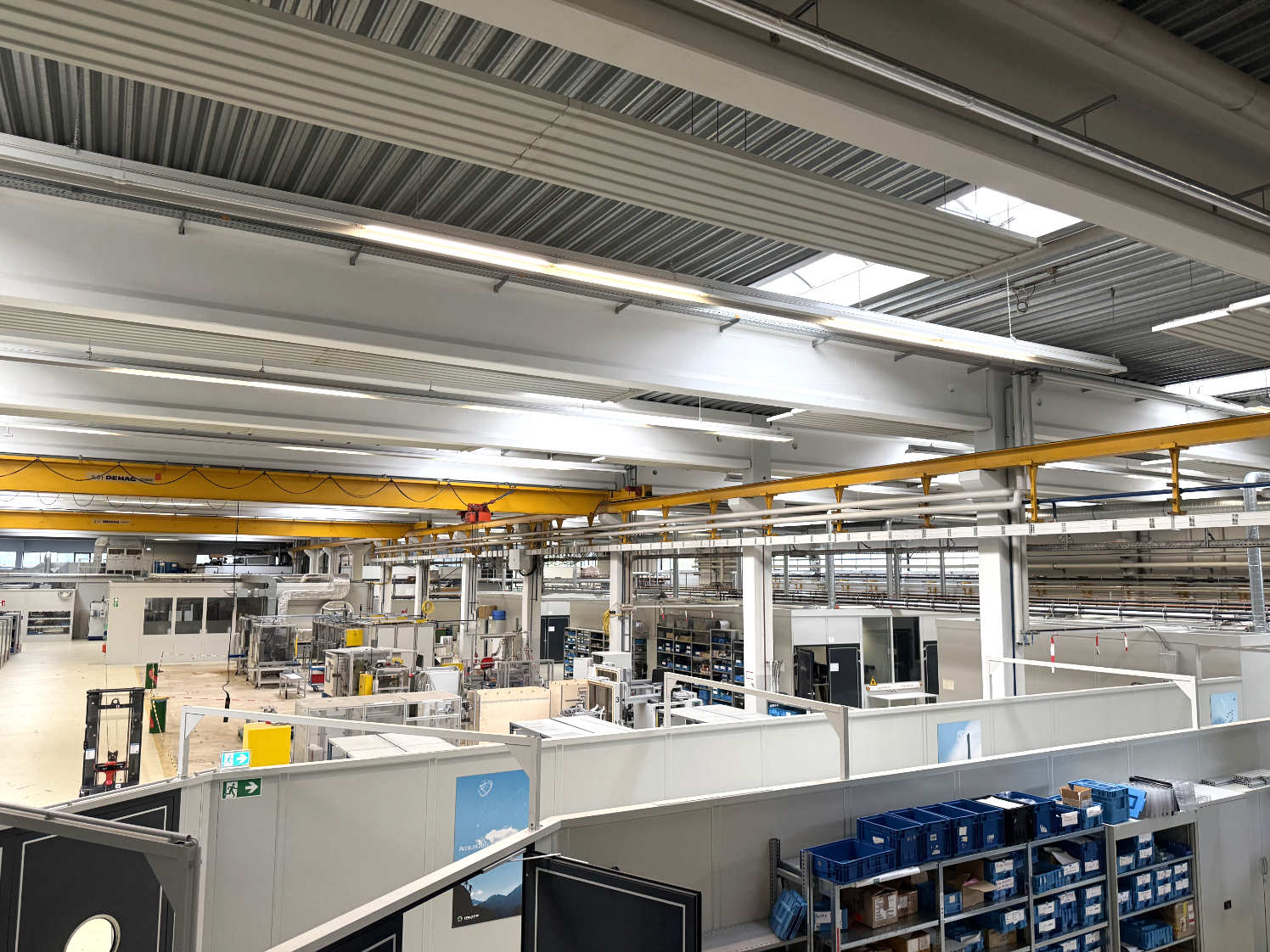 Produktionshalle mit Kranbahn