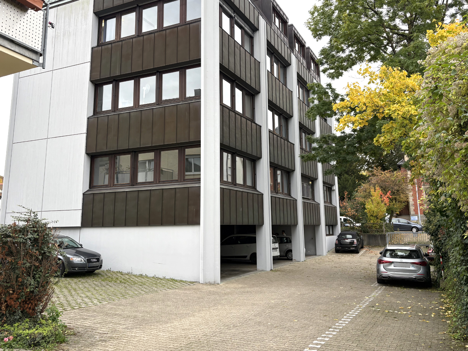 Zufahrt Stellplätze