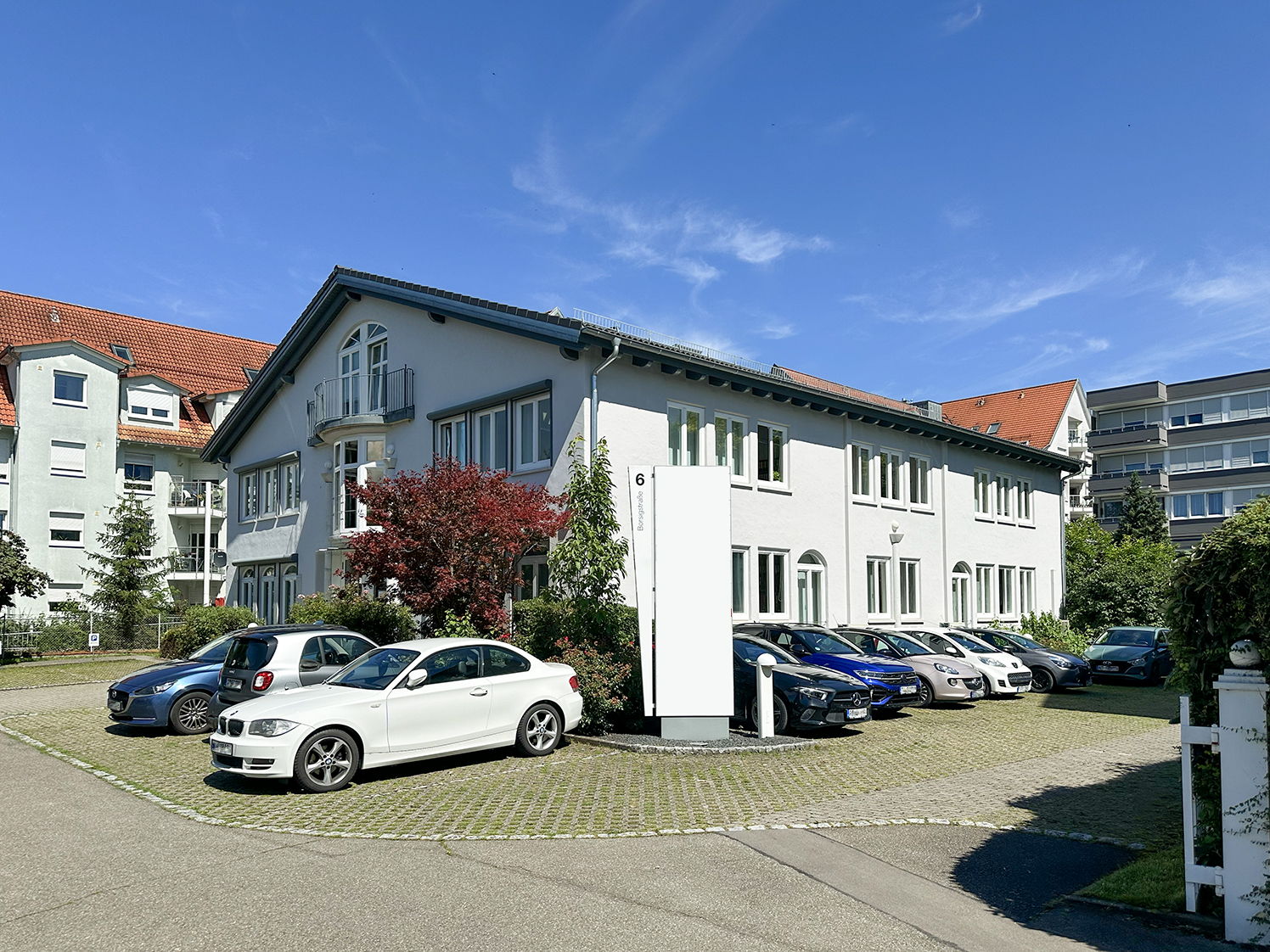 Freistehendes Bürogebäude * Klimatisiert * Personenaufzug