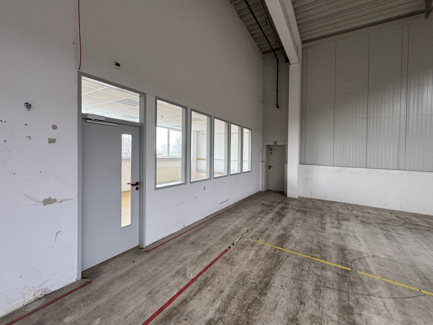 Halle-Meisterbüro-WC