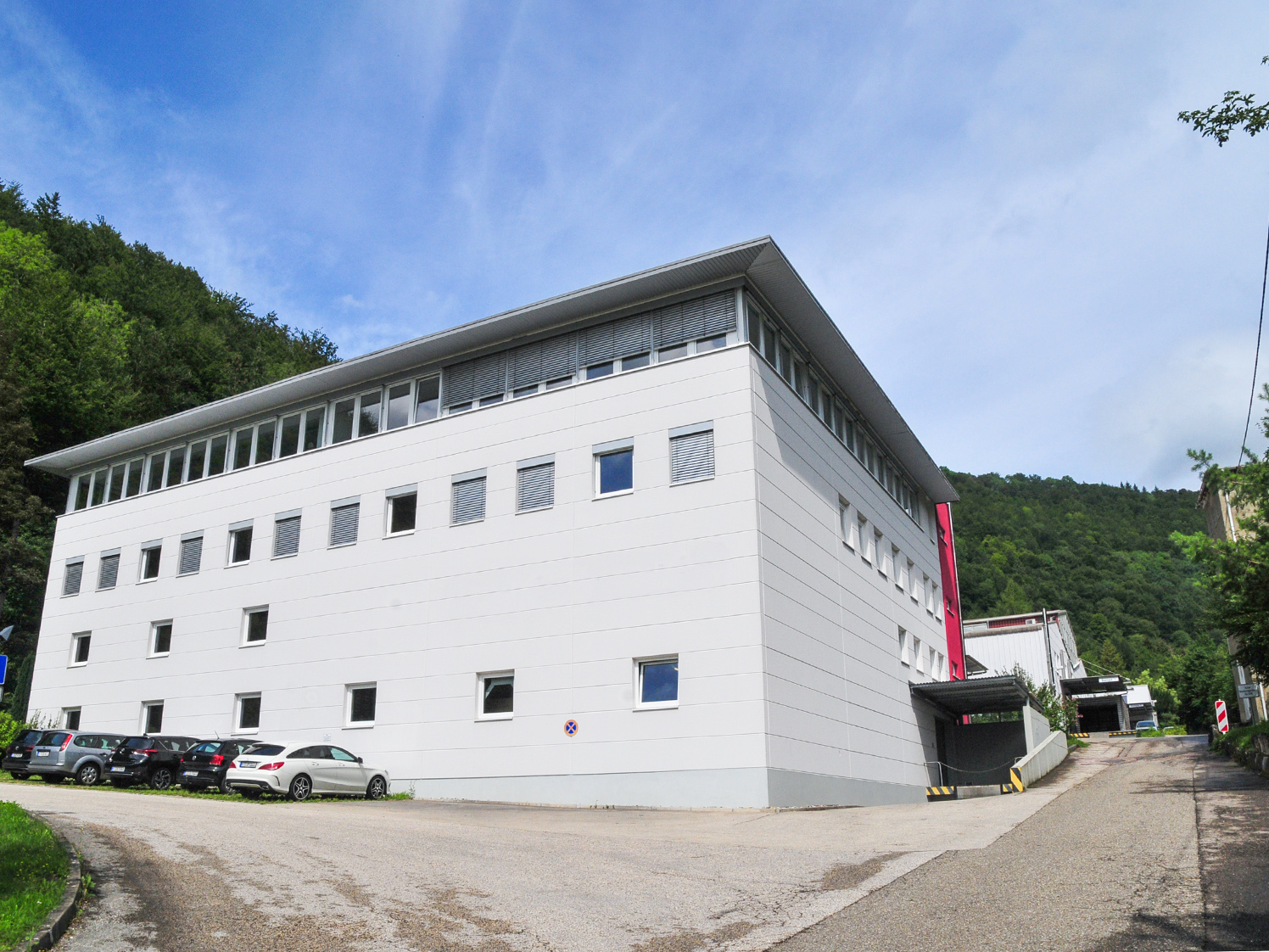 Gebäude / Parkplätze