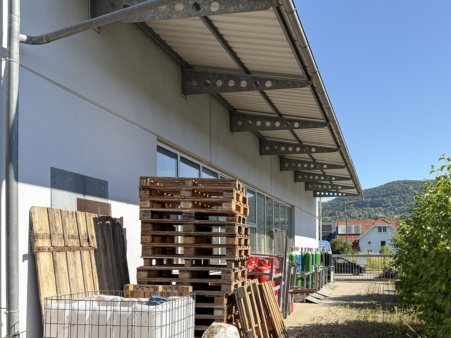 Durchfahrt/Außenlagerbereich