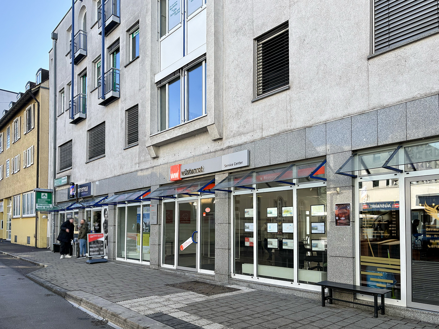 Zentrale Lage * MV bis 2031 * 8,5 lfm Schaufenster