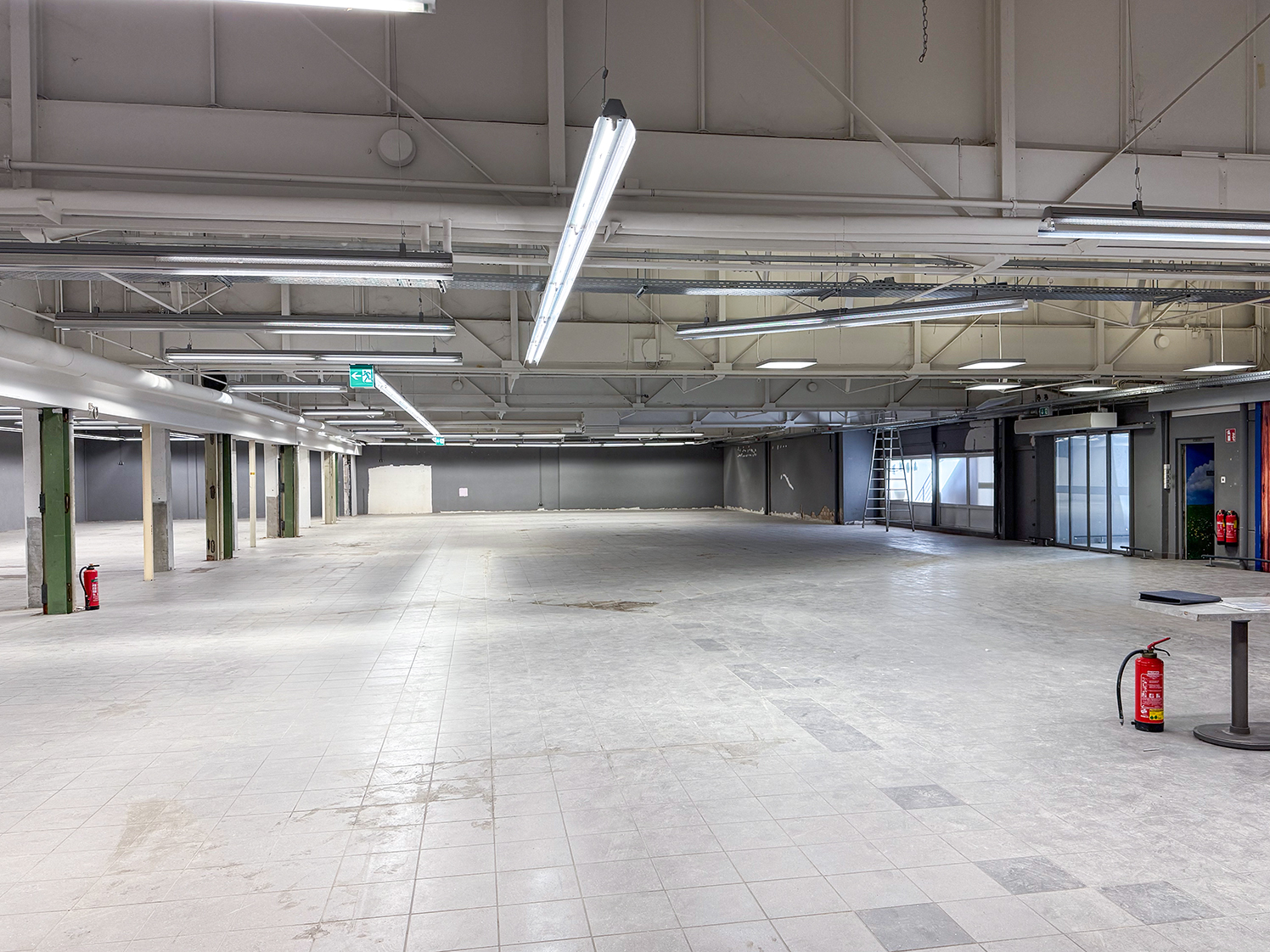 Verkaufs- oder Lagerfläche (EG)