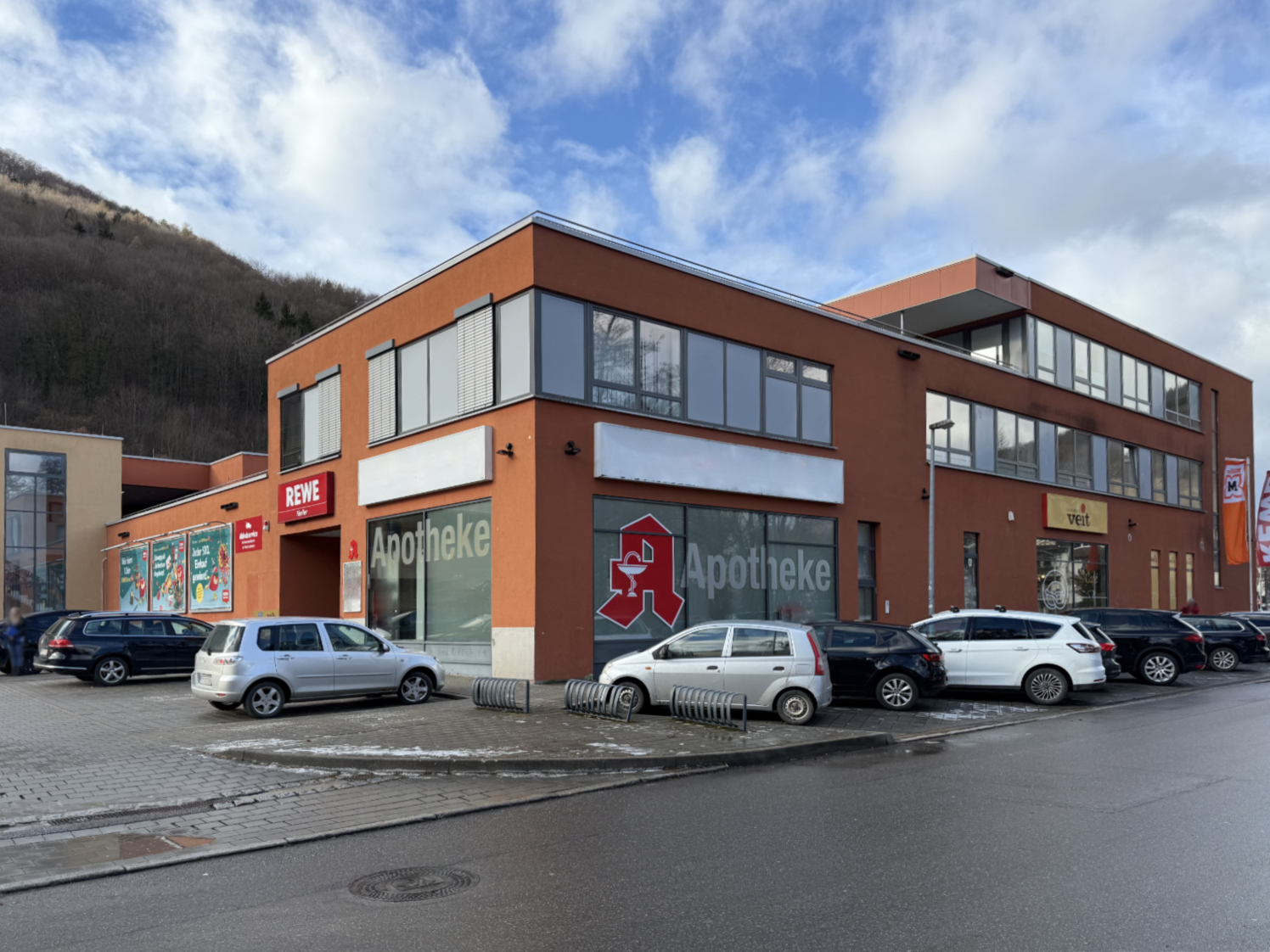 Laden im Aktiv-Center * 13 lfm Schaufenster