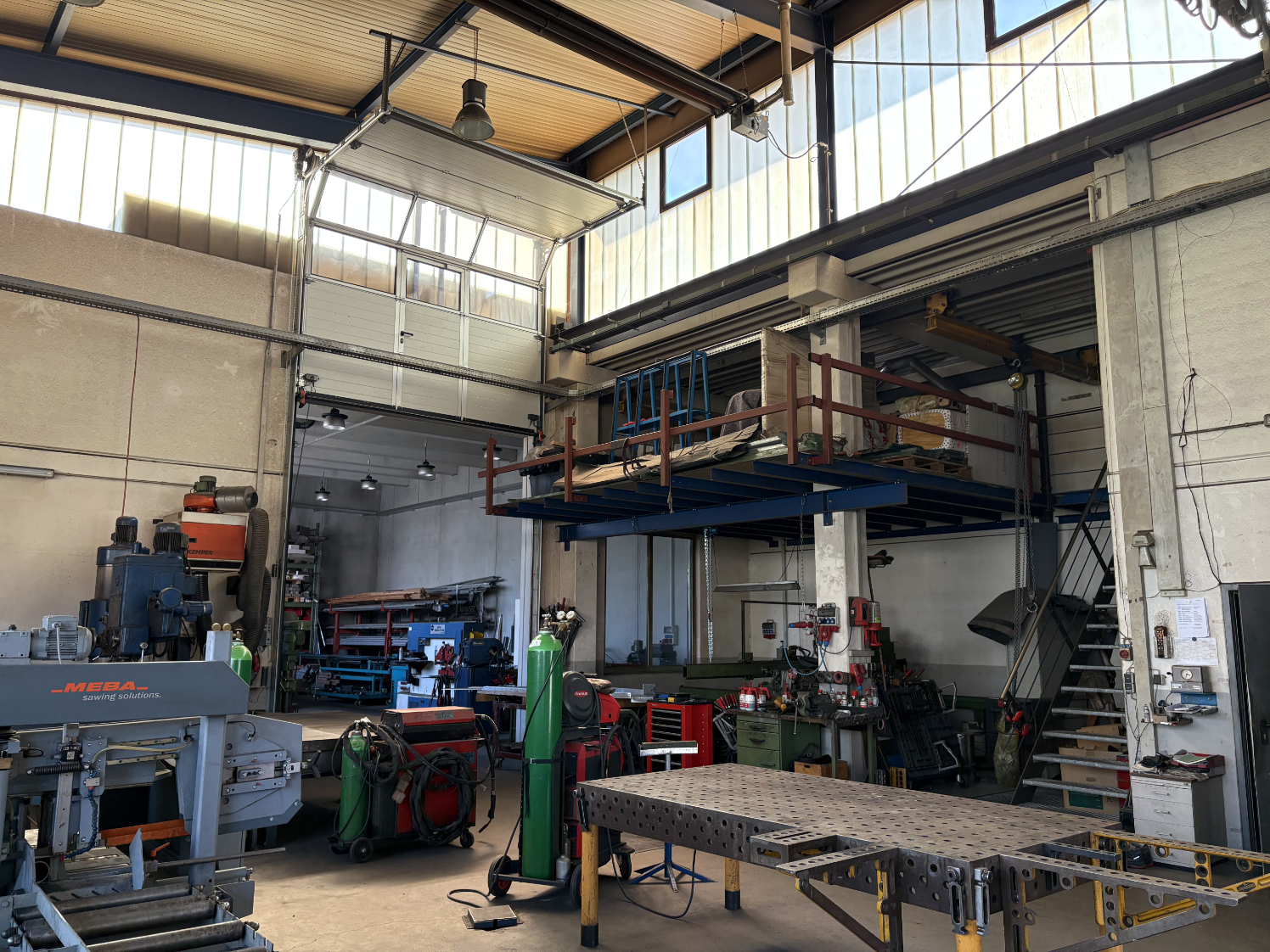 Vordere Halle mit Empore