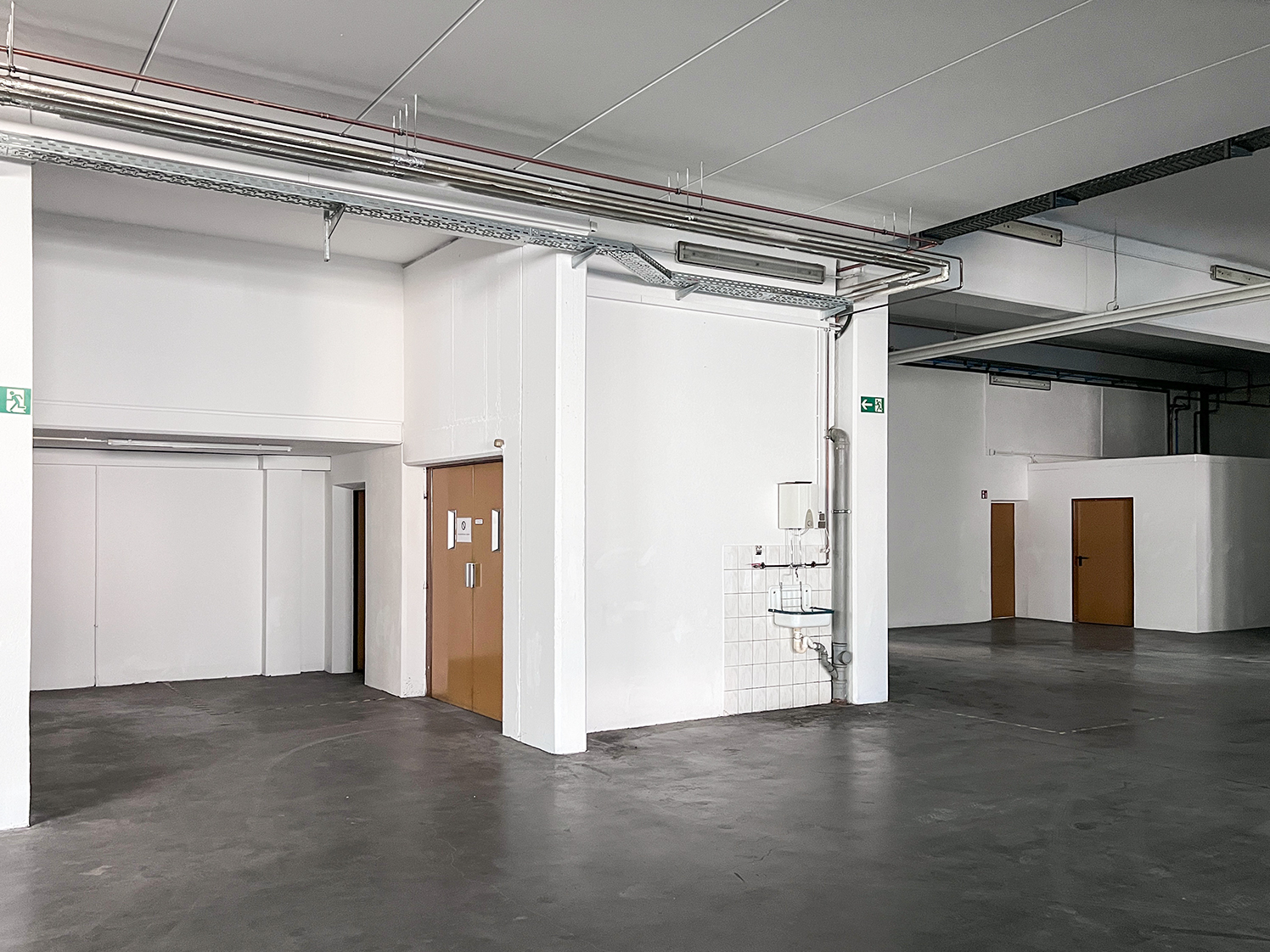 Aufzug und Halle (EG)