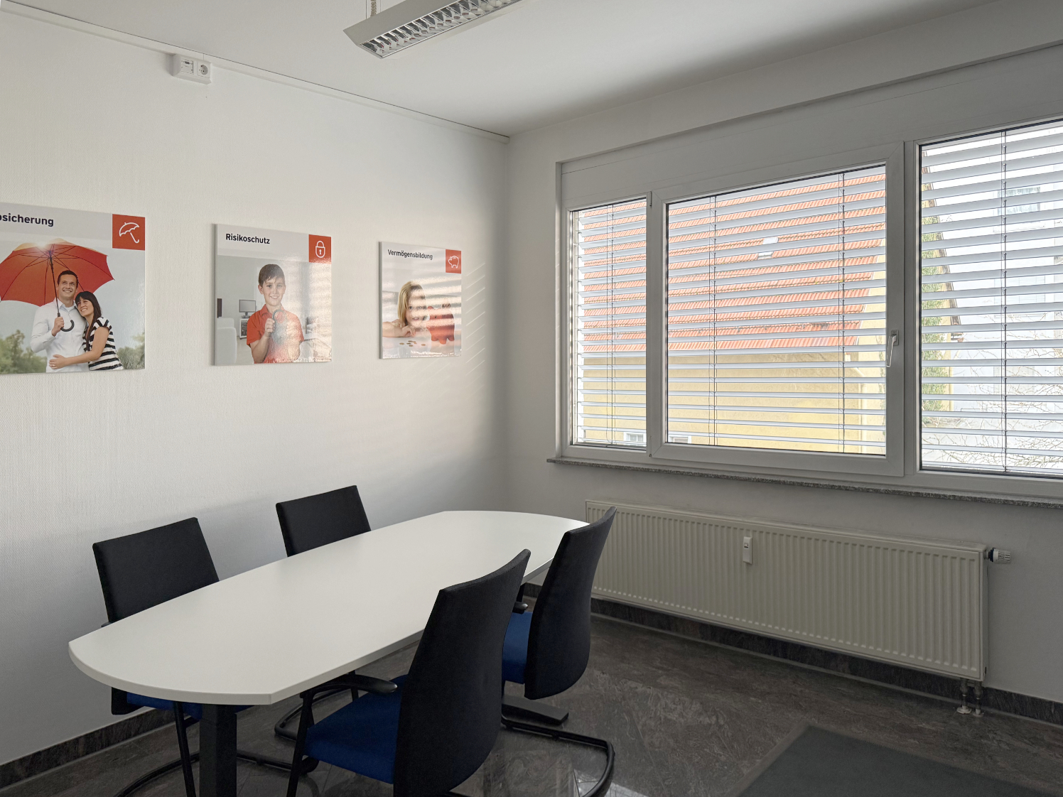 Büro-/Besprechungsraum OG