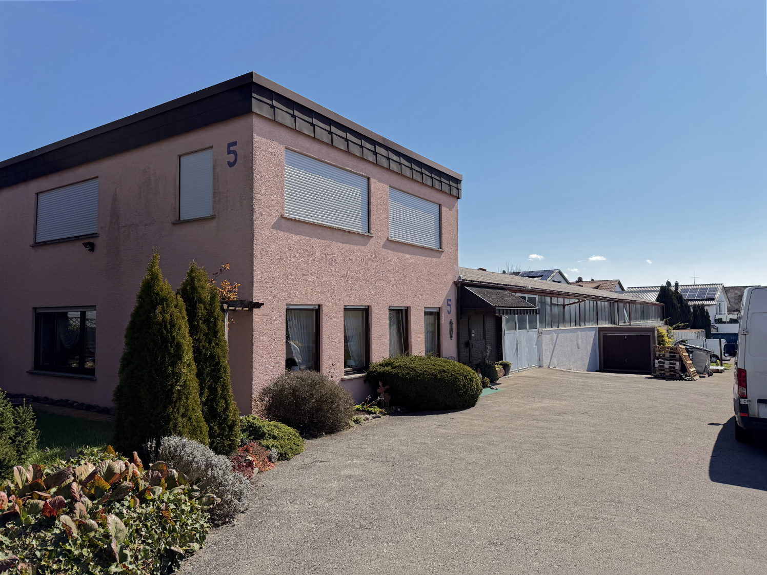 Halle mit Büro * inkl. Wohngebäude