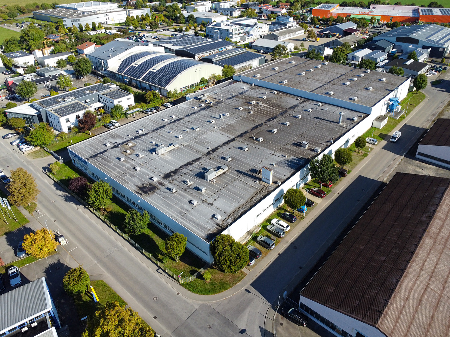Produktionshalle * Starkstrom * überdachte Andienung