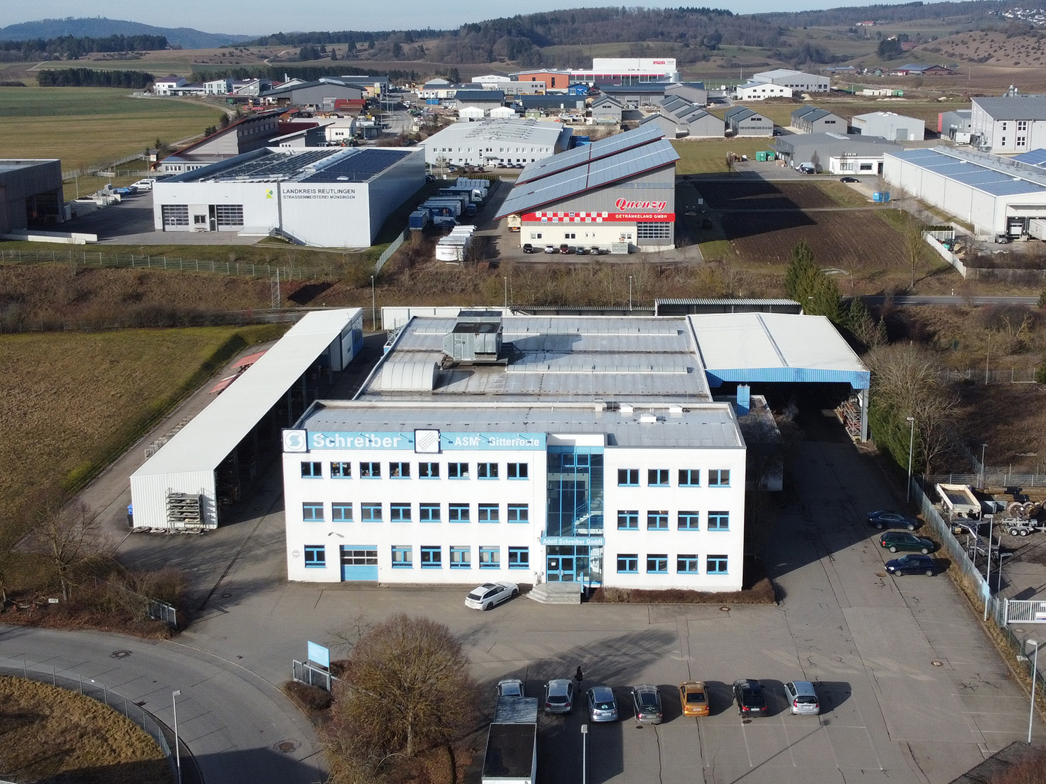 Halle mit Kran * Tore * Trafo * Bürogeb.