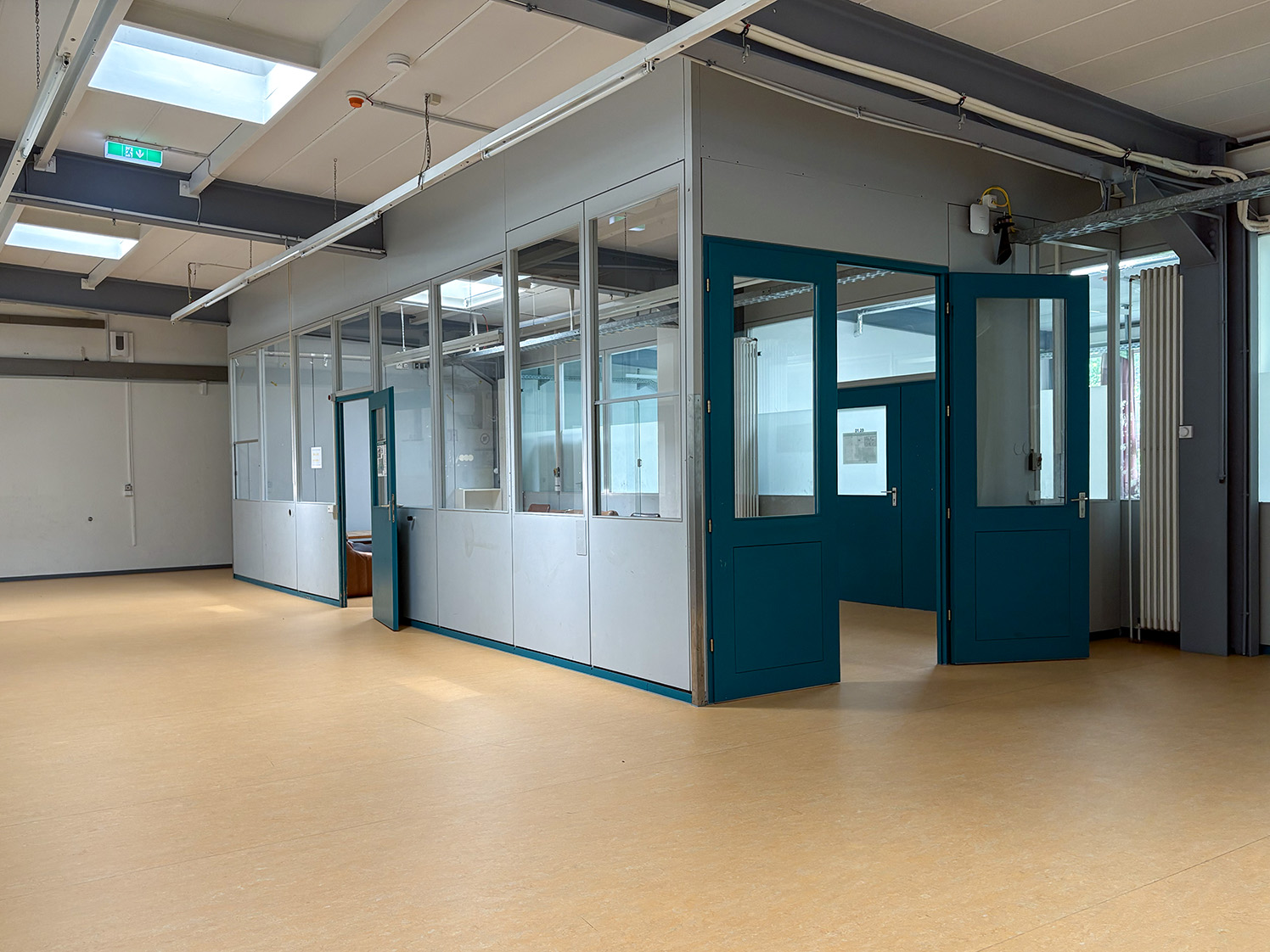 Halle mit Meisterbüro