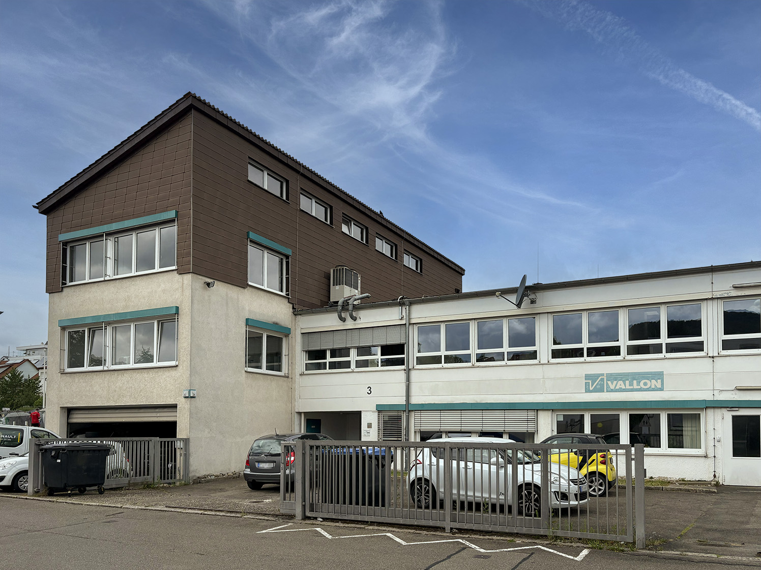 Großzügige Arbeitsräume * Bürotrakt * Miete oder Kauf * klimatisiert * Rampe