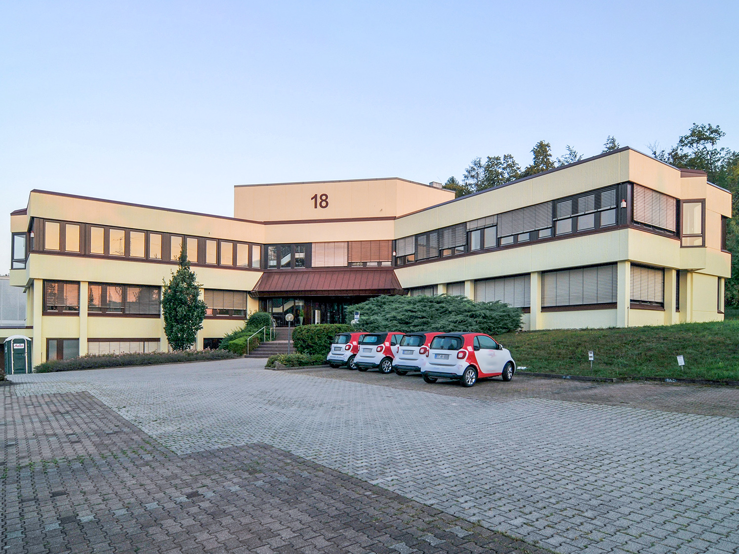 Bürogebäude * ruhige Lage * Erweiterung möglich * 40 Parkplätze