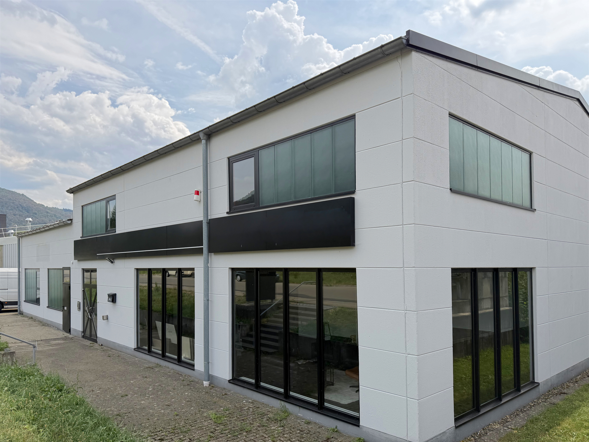 Flexible Büroflächen mit Showroom, Halle und Lager
