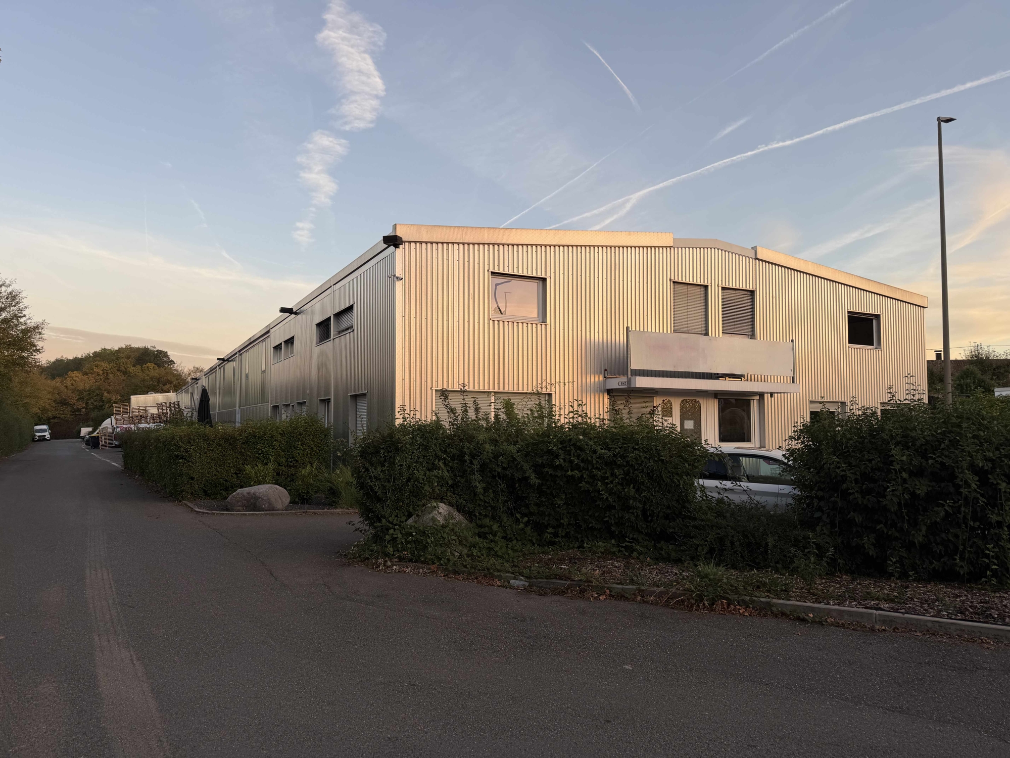 Produktions-/Lagerhalle mit Büro * exponierte Lage * gute Anbindung